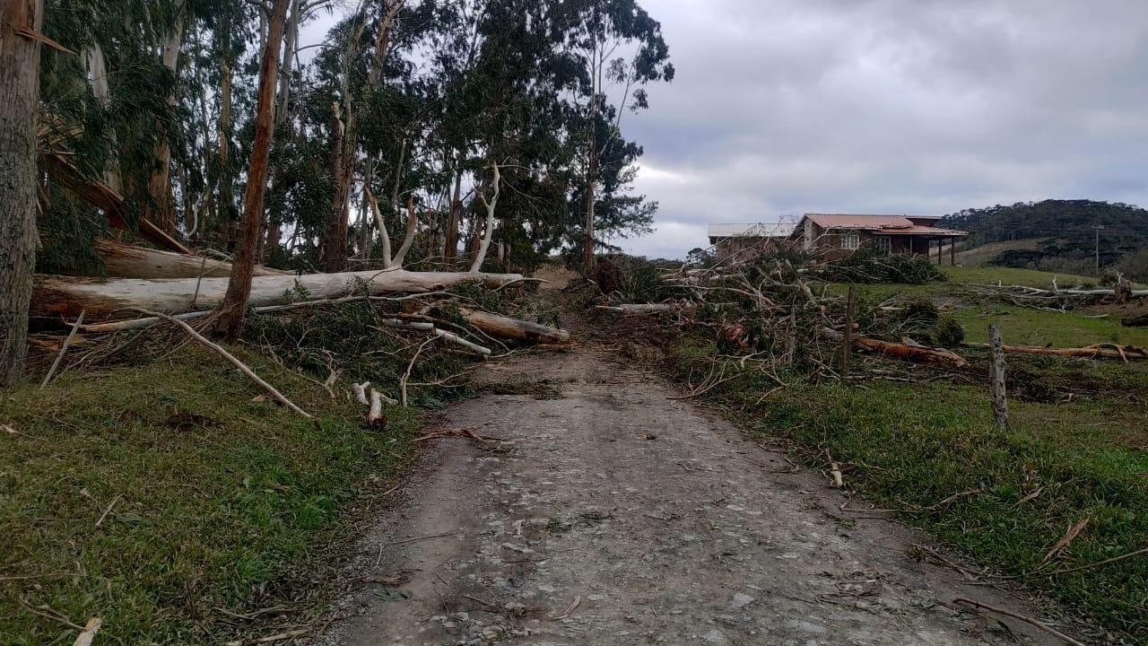 Em Bom Retiro estragos com ciclone foram mais intensos no interior do município