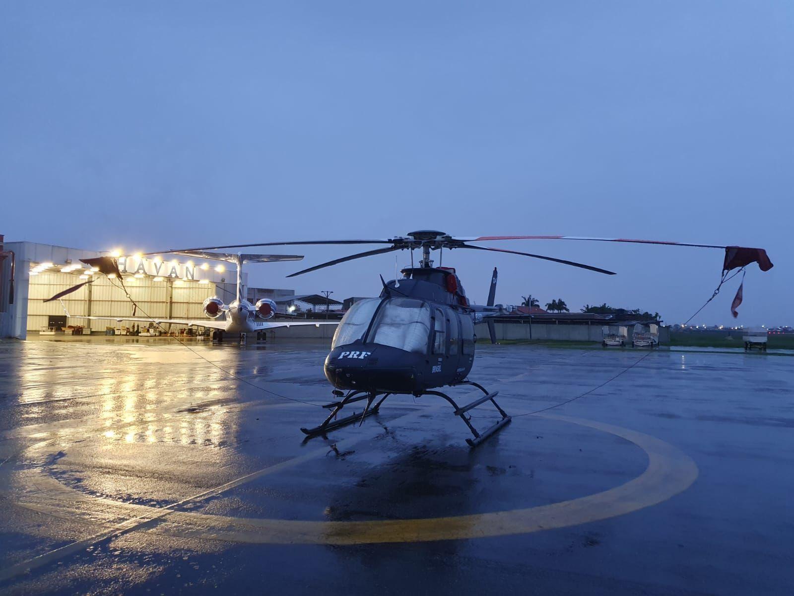 Em meio a chuvas, bebê que nasceu prematuro é levado de volta para casa de helicóptero pra Atalanta