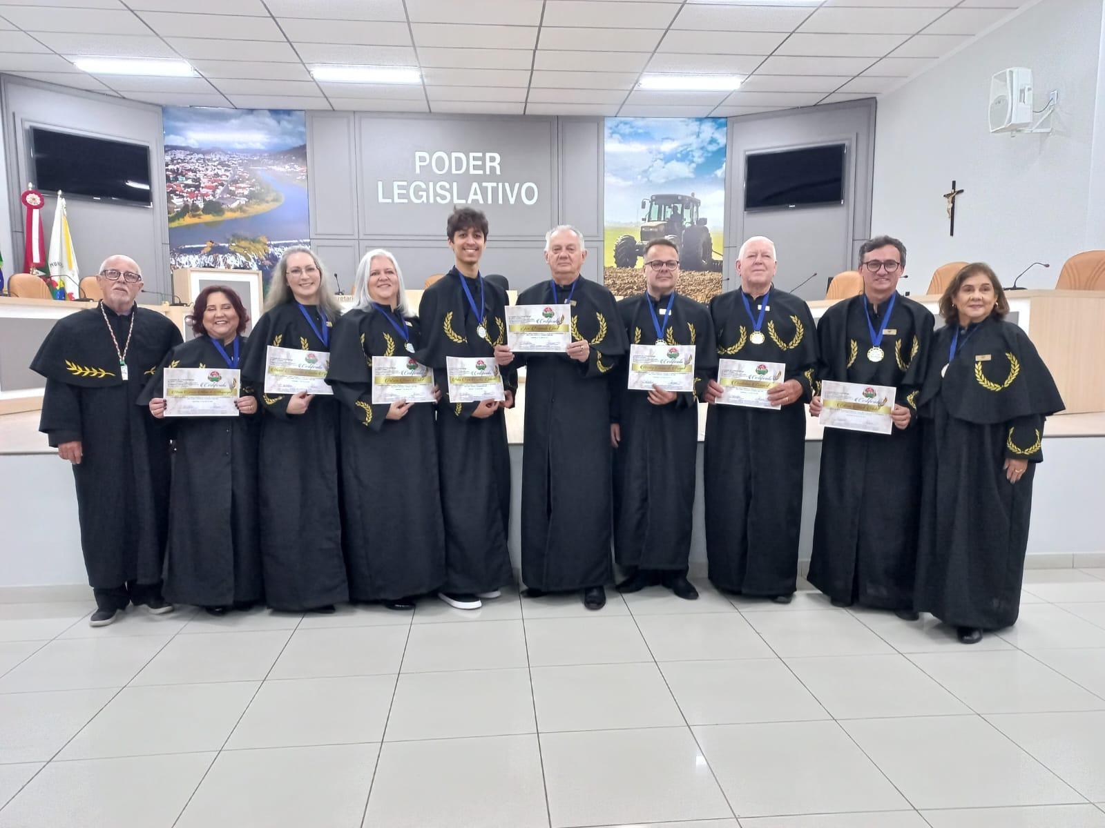 Em movimento inédito, Academia de Letras de SC encerra o ano literário em Ituporanga