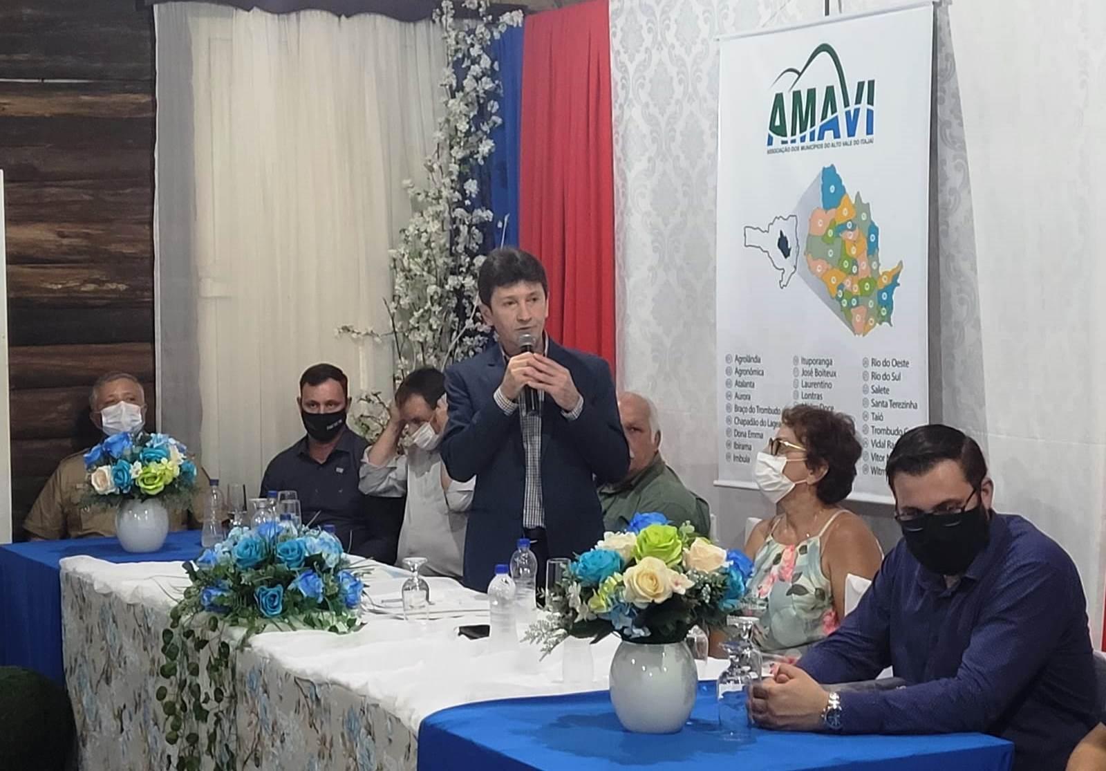 Empossada nova diretoria da Associação dos Municípios do Alto Vale do Itajaí – Amavi