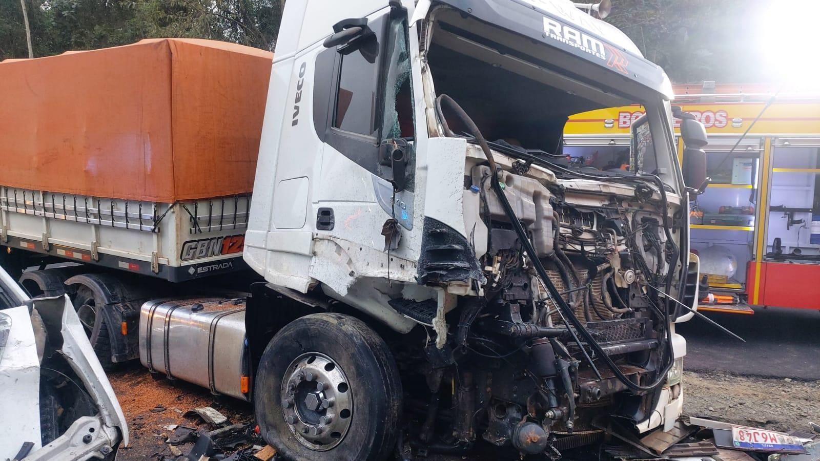 Empresa ituporanguense emite nota de esclarecimento após acidente envolvendo carreta na BR-470