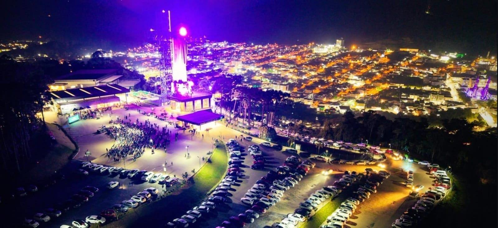 Encenação da Paixão de Cristo emociona mais de mil fiéis no Complexo do Louvor em Ituporanga