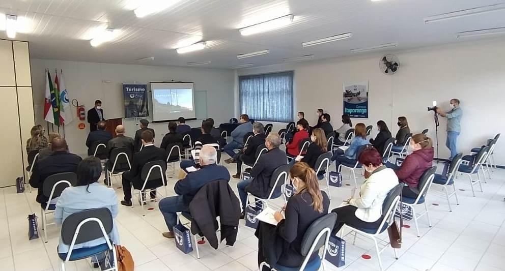 Encontro sobre turismo reúne lideranças do Alto Vale em Ituporanga