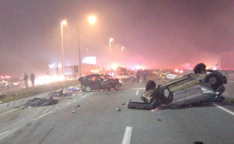 Engavetamento com 22 veículos deixa oito mortos em São José dos Pinhais (PR)