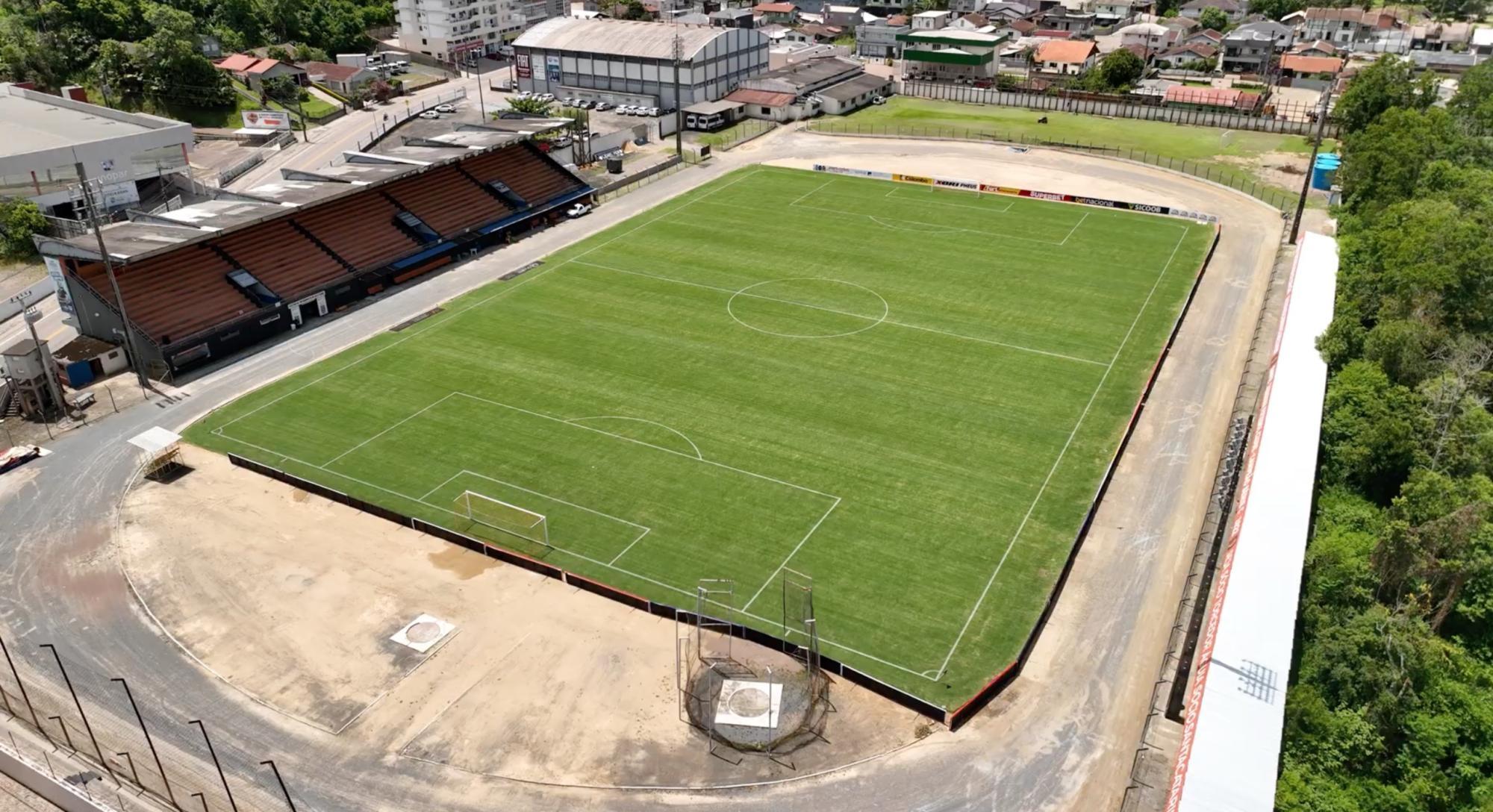 Entrega simbólica de melhorias no Estádio Alfredo João Krieck ocorre hoje (06)