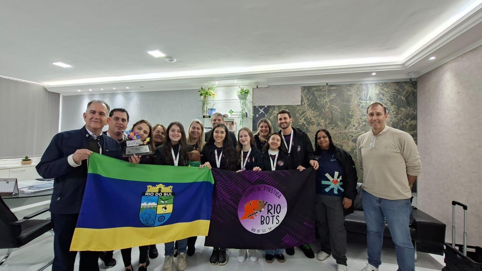 Equipe de Rio do Sul conquista prêmio internacional de robótica no México
