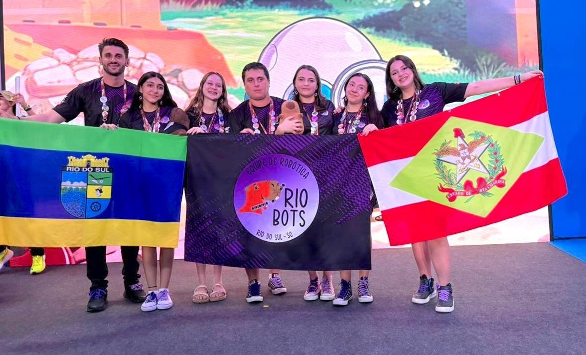 Equipe de robótica de Rio do Sul conquista vaga inédita para torneio internacional no México
