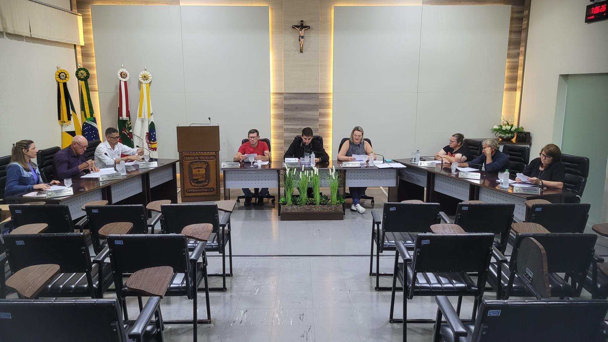 Esclarecimentos de servidores municipais marcam sessão na Câmara de Vereadores de Petrolândia