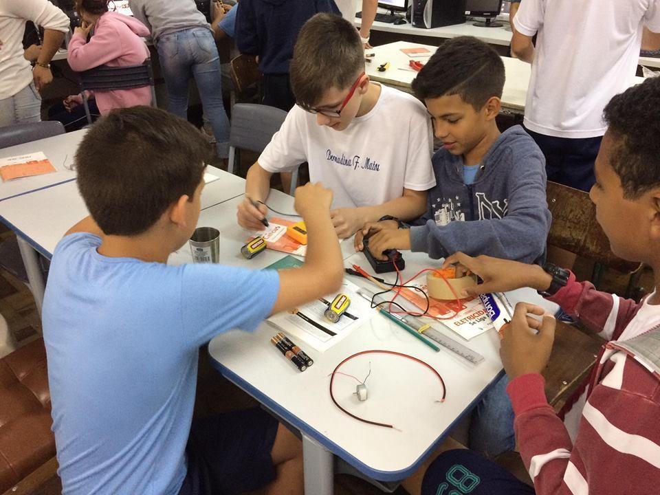 Escola Bernardina Farias Matos de Ituporanga recebe oficina de eletricidade do SESI