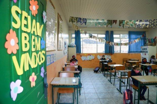 Escolas estaduais da região vão voltar a atender de forma presencial a partir de 30 de agosto