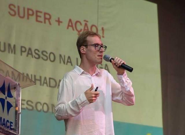 Escritor de Vidal Ramos lança livro: Memórias de um autista, por ele mesmo