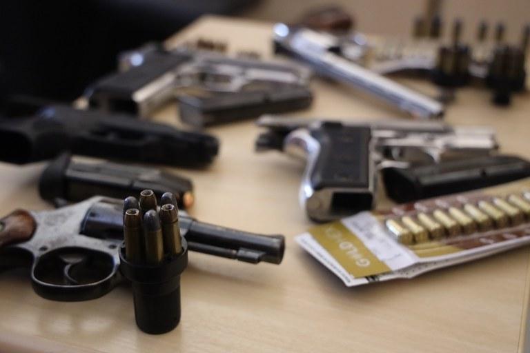 Especialista explica sobre decreto que exige recadastramento de armas