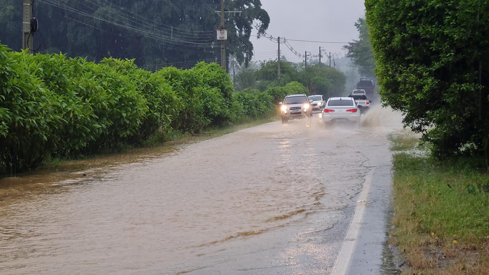 Está sem passagem de veículos pequenos para Taió pela Rodovia Prefeito Affonso Rohden, SC-114