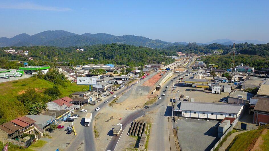 Estudo da Fiesc contraria DNIT e é mais pessimista sobre fim da duplicação da BR-470