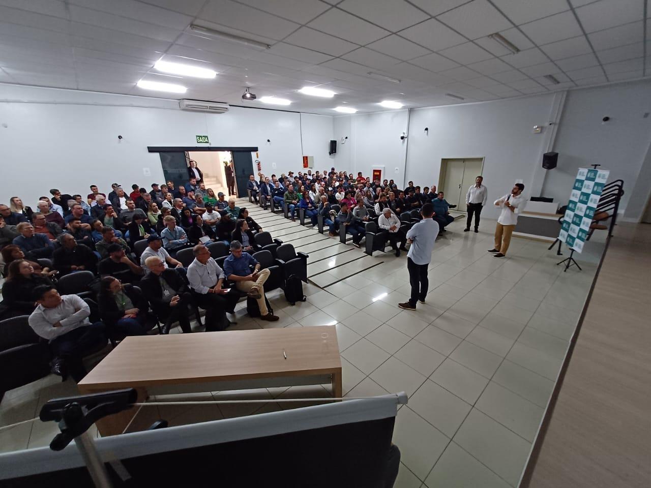 Evento debate os desafios na contratação de mão de obra para a cultura da cebola