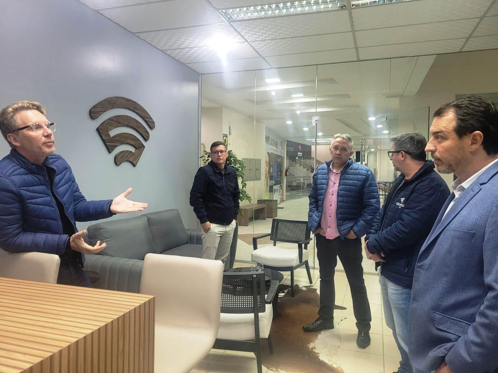 Ex-governador Carlos Moisés visita Alto Vale de olho nas eleições municipais do próximo ano