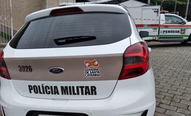 Ex-marido é suspeito de matar a esposa e depois cometer suicídio na frente da filha de 5 anos de idade 