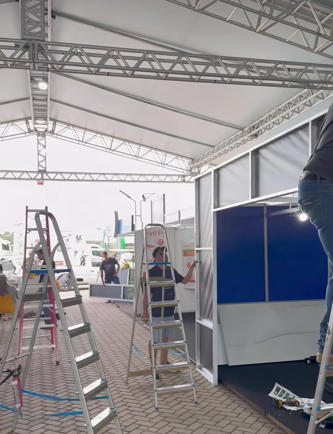 Expositores iniciam montagem e chegam com grande expectativa para Festa da Cebola