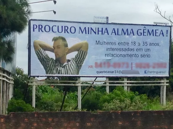 Homem anuncia procura por alma gêmea em outdoor