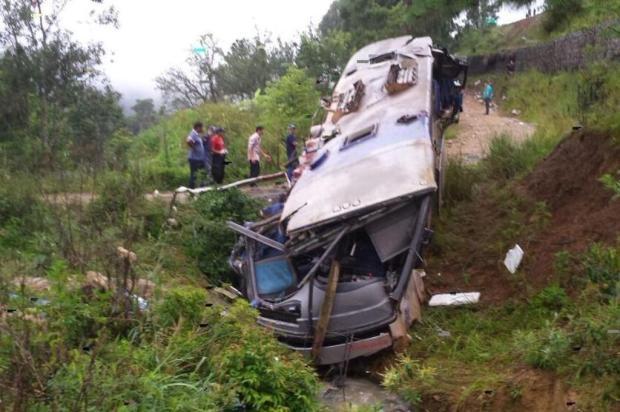 Ônibus que saiu de Passo Fundo cai em ribanceira e deixa oito mortos em Santa Catarina