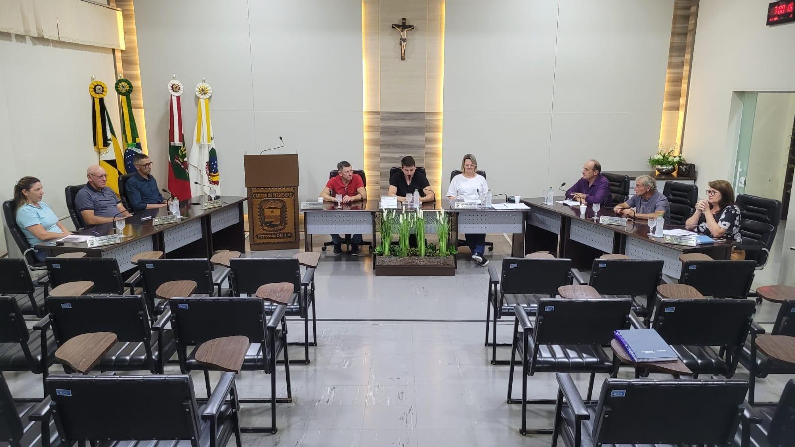 Falta de água e de vagas em creches são assuntos debatidos na Câmara de Vereadores de Petrolândia