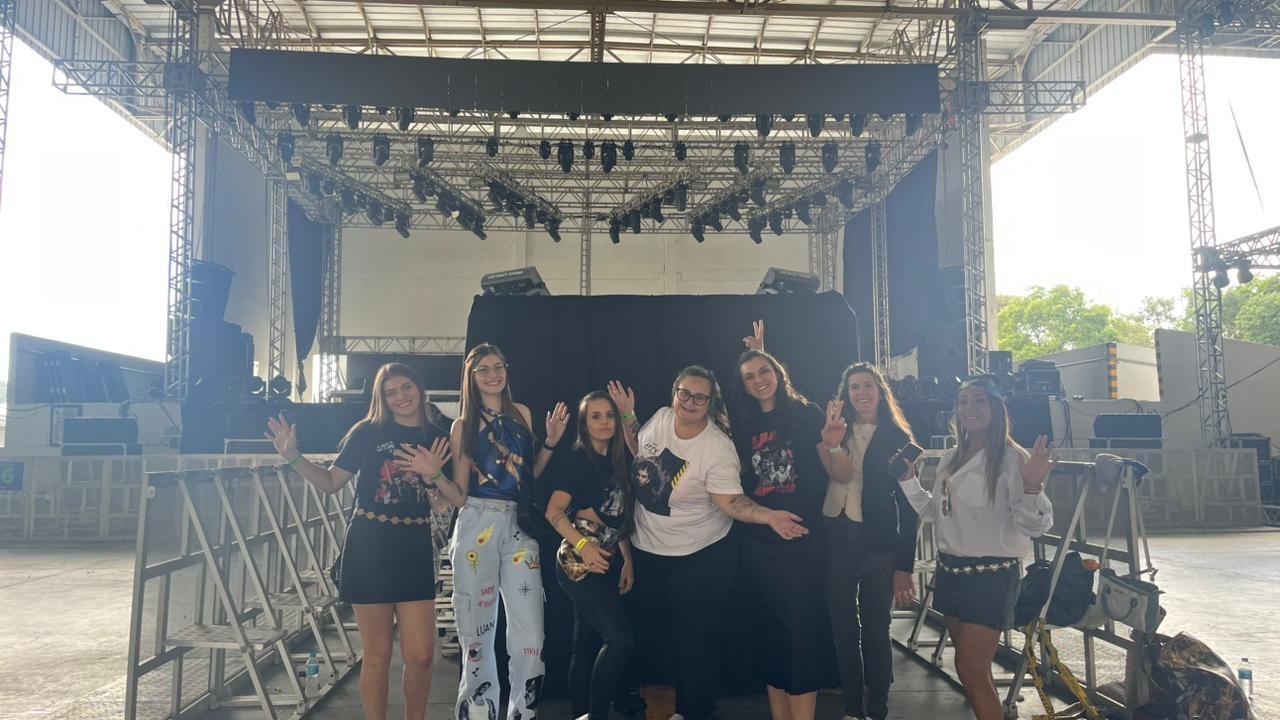 Fãs do Luan Santana acampam para esperar cantor na Festa da Cebola