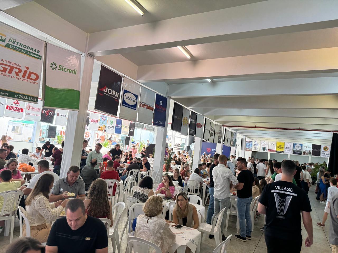 Festa da Matriz Santo Estevão em Ituporanga é sucesso de público