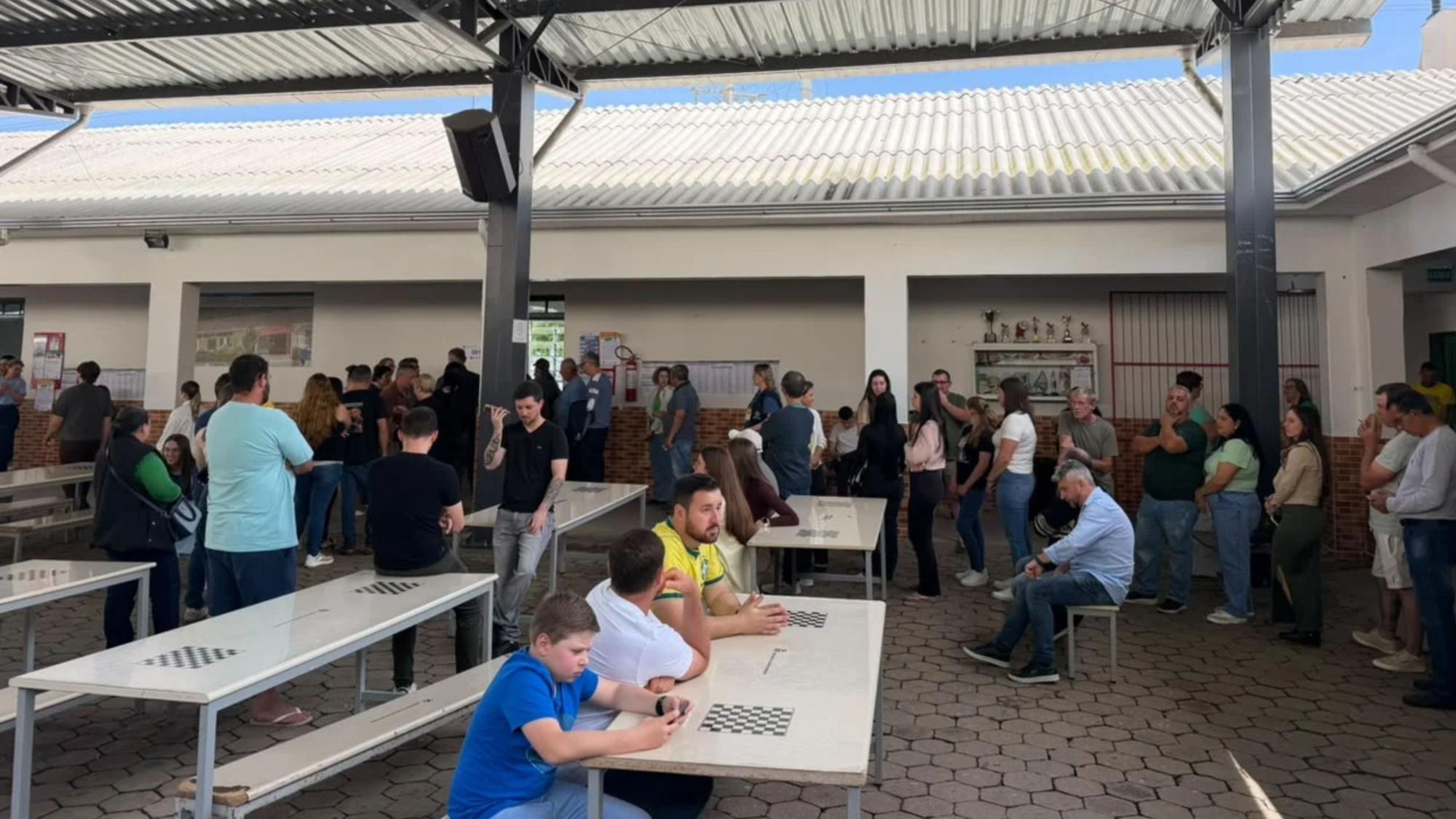 Fila passa de uma hora no maior local de votação de Alfredo Wagner