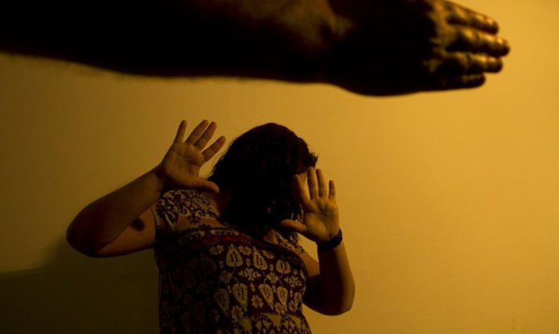 Filho bêbado ameaça mãe de 73 anos e é preso 