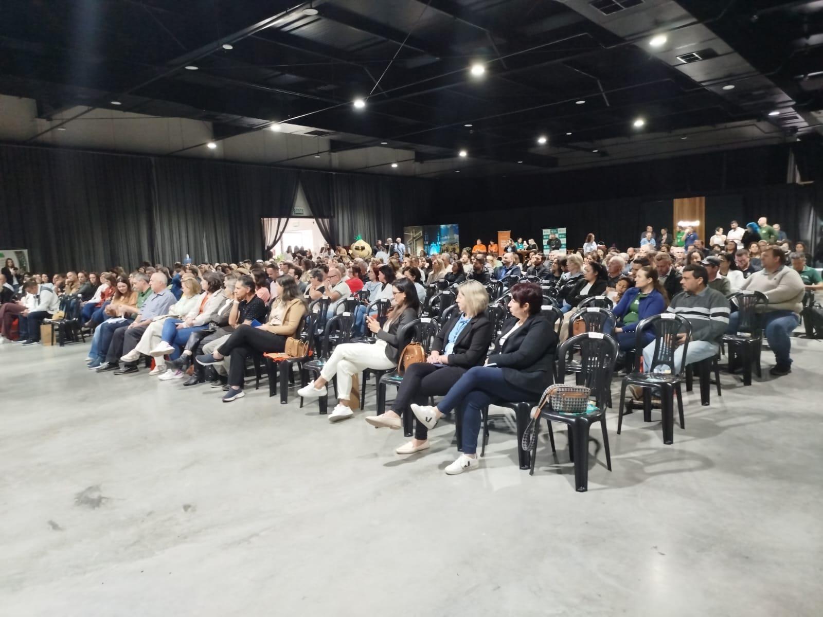 Fórum Regional de Turismo é realizado em Ituporanga com representantes de 40 municípios