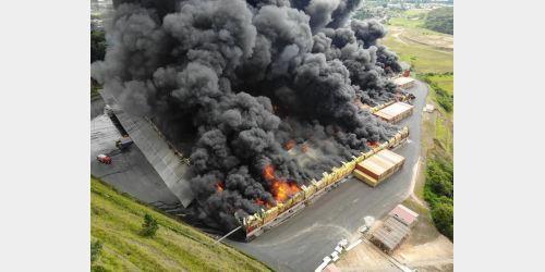 FOTOS: Incêndio em Brusque, mobiliza equipes de seis cidades do Vale do Itajaí