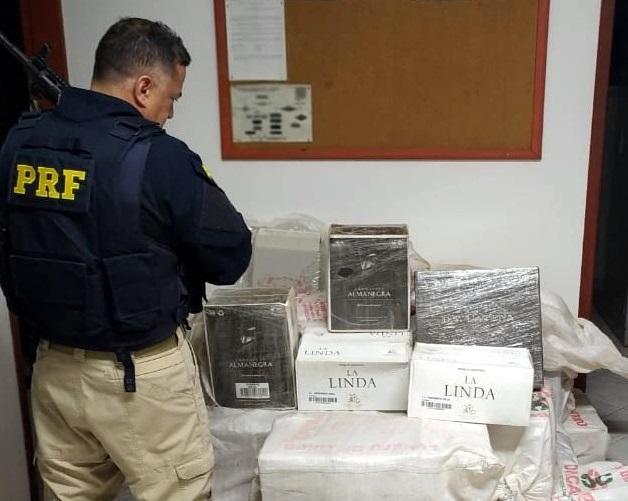 Garrafas de vinho argentino importado irregularmente são apreendidas na BR-282
