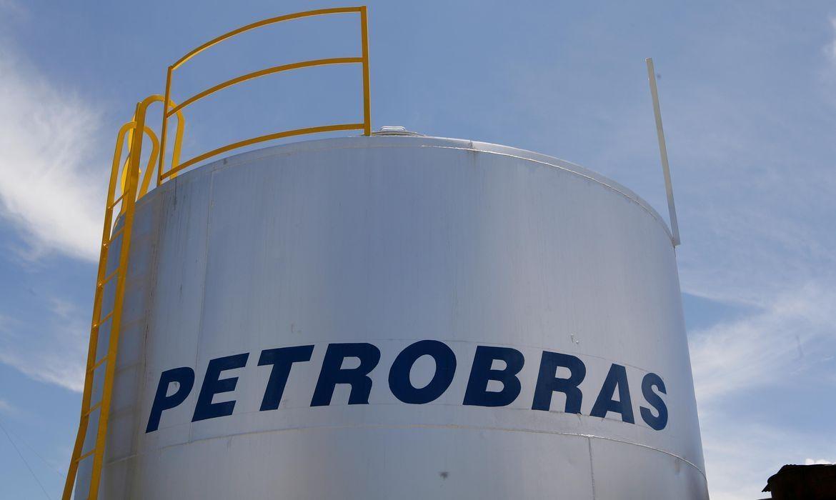 Gasolina e diesel estão mais baratos nas refinarias a partir desta quarta-feira (25)