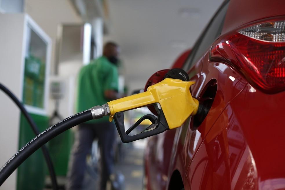 Gasolina pode chegar a R$ 10,00 no Brasil