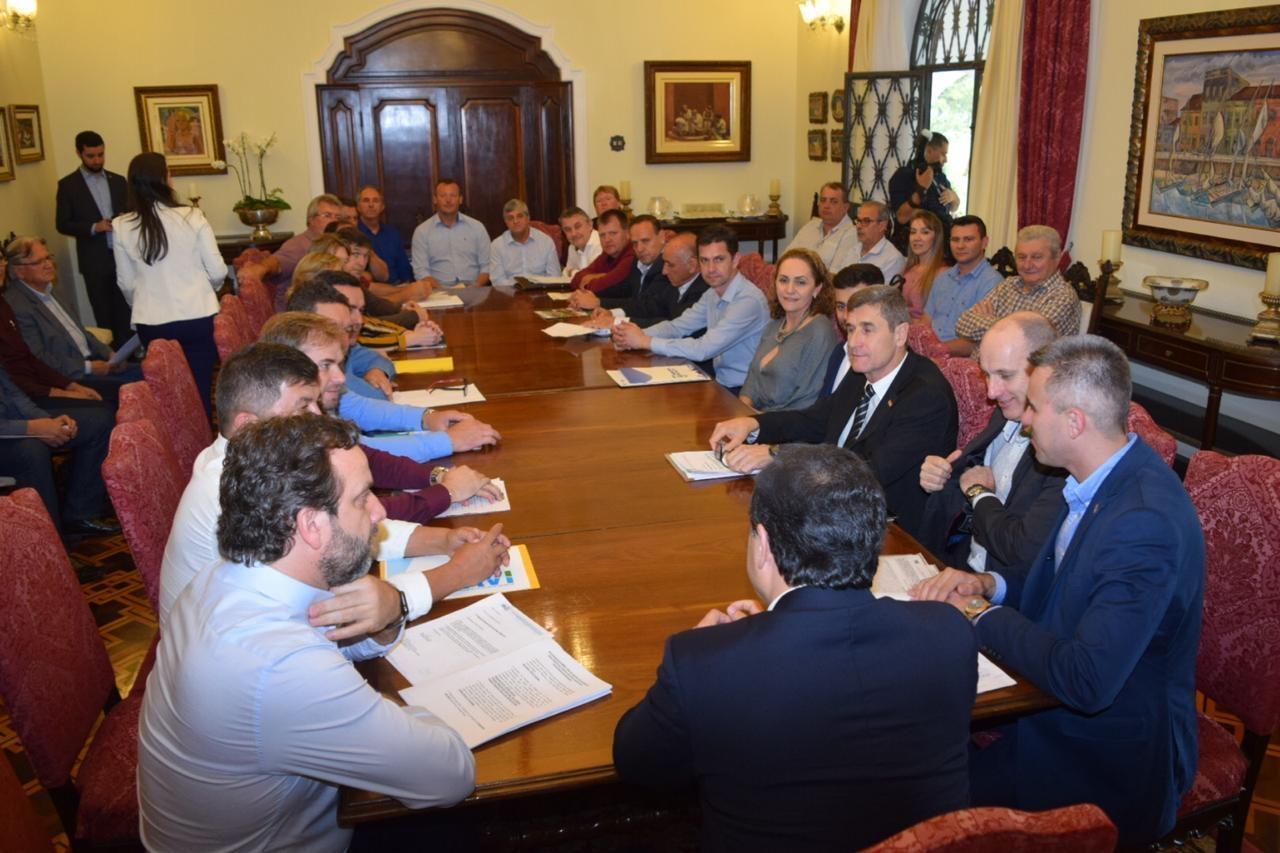 Governador do Estado assume compromissos com prefeitos do Alto Vale