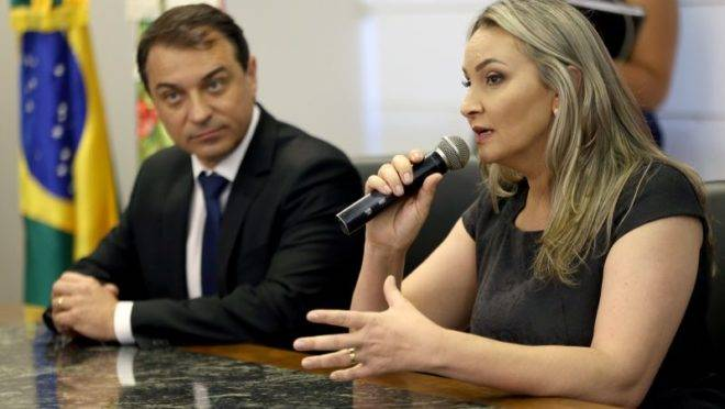 Governador e vice-governadora de SC são convocados para depor na CPI da Covid