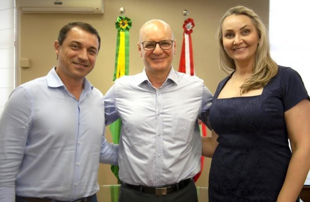 Governador eleito de SC anuncia nome de futuro secretário da Educação