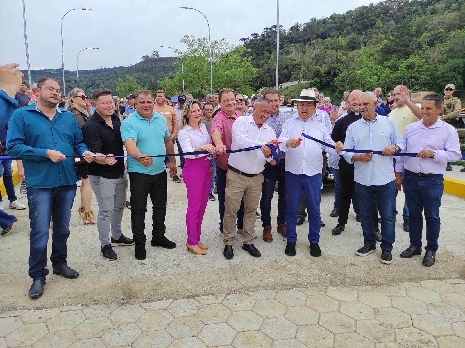 Governador Jorginho Mello participa de inauguração de ponte em Alfredo Wagner