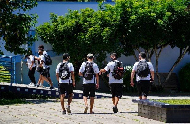 Governador lança Programa Bolsa Estudante para combater a evasão escolar