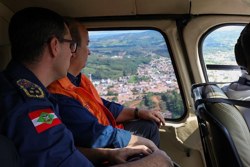 Governador sobrevoa Taió um dos municípios mais afetado pela enchente no estado
