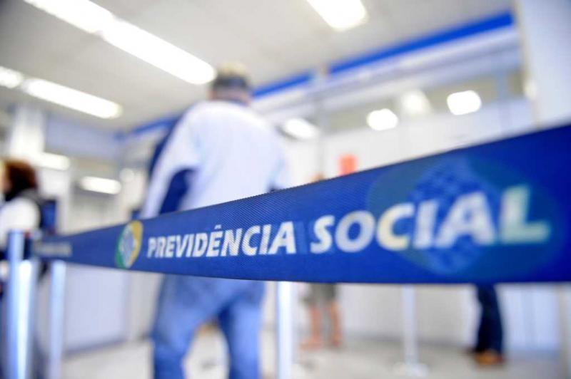 Governo antecipa parcela do 13º salário de aposentados do INSS 