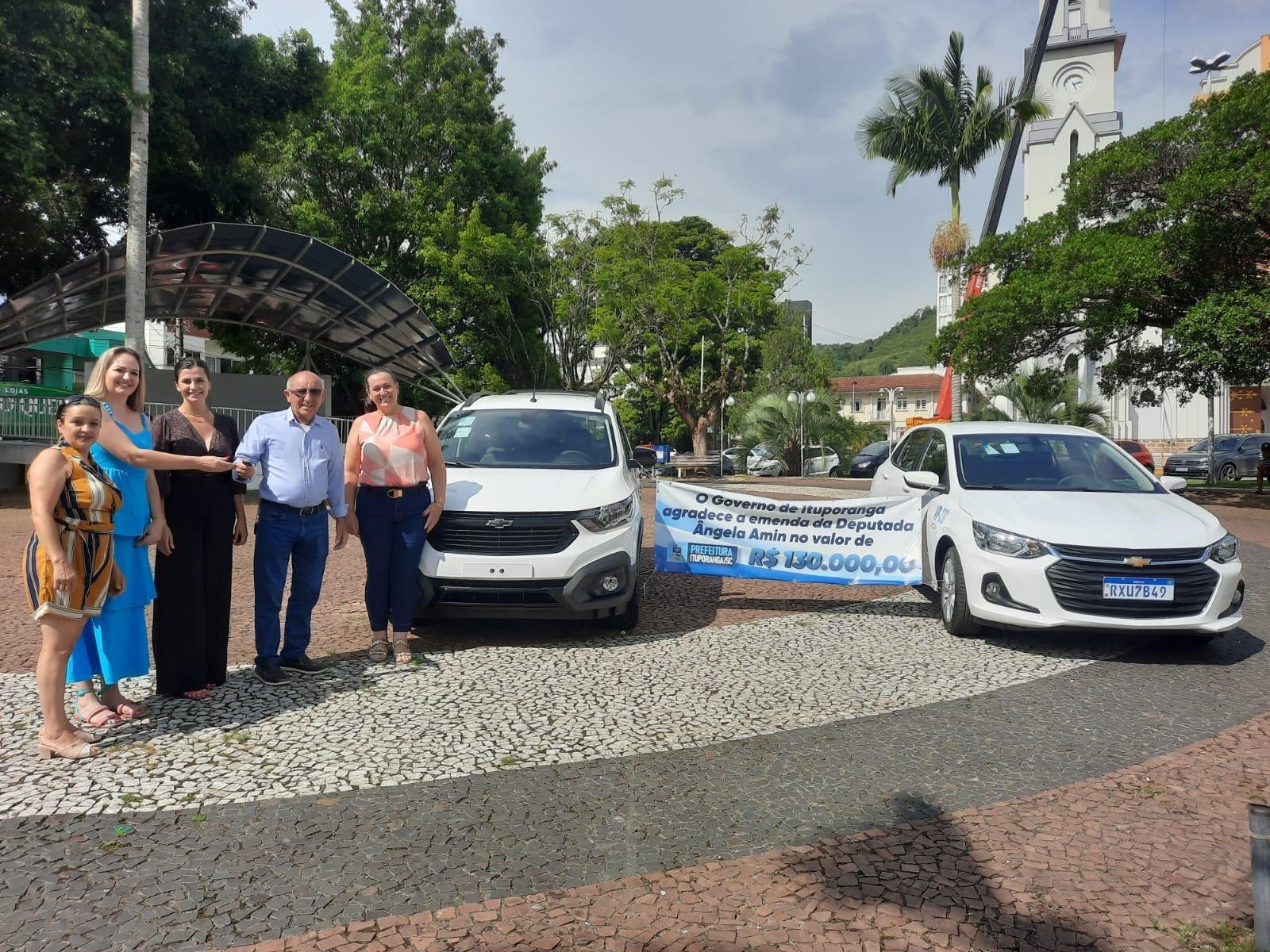 Governo de Ituporanga adquire novos veículos para Assistência Social e Apae 