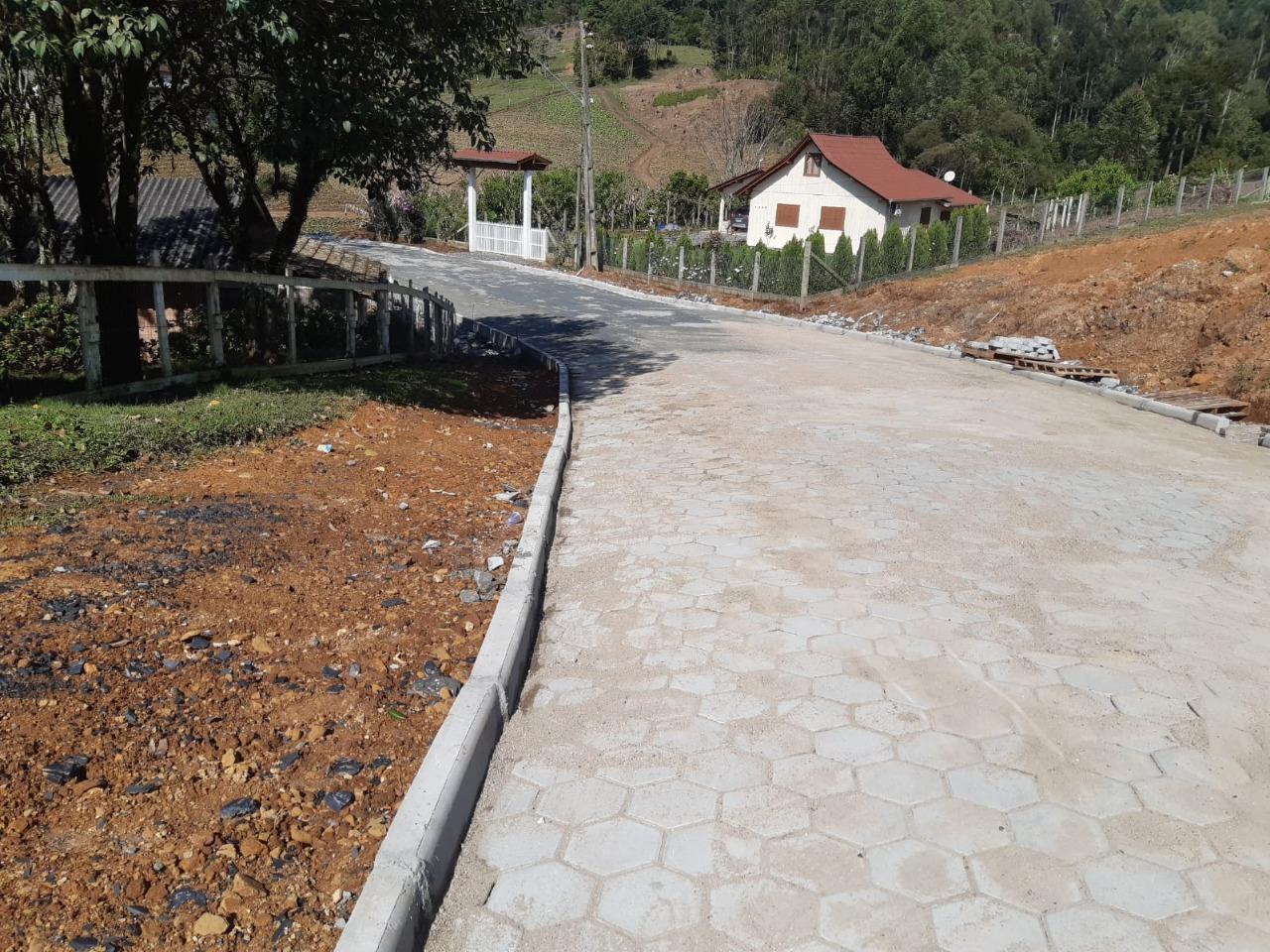 Governo de Ituporanga entrega calçamento na comunidade de Rio Bonito