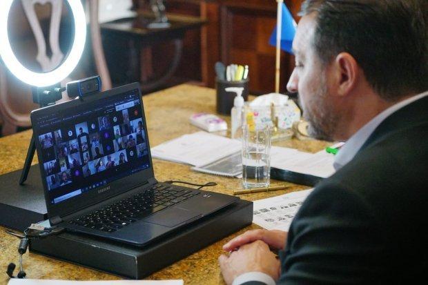 Governo do Estado garante vacinação contra o coronavírus para população catarinense em reunião com a Fecam 