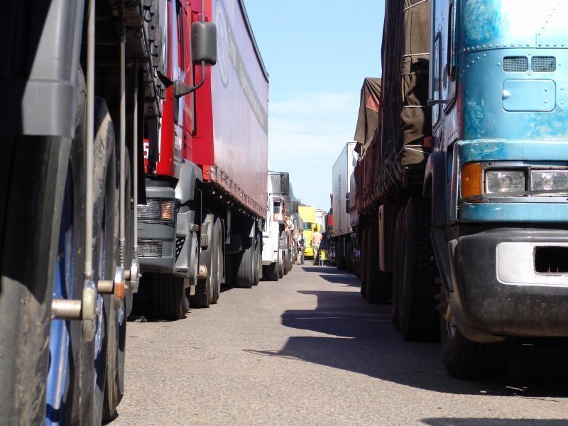 Governo fecha acordo com caminhoneiros e evita paralisação
