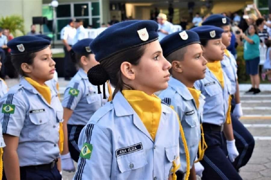 Governo Lula decide encerrar programa de escolas cívico-militares