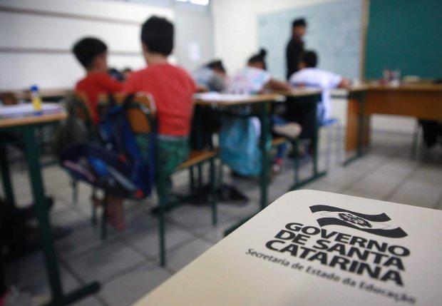 Governo prorroga concurso do magistério e chama 2 mil educadores para a rede estadual 