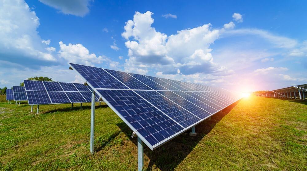 Governo zera impostos federais sobre painéis solares até dezembro de 2026