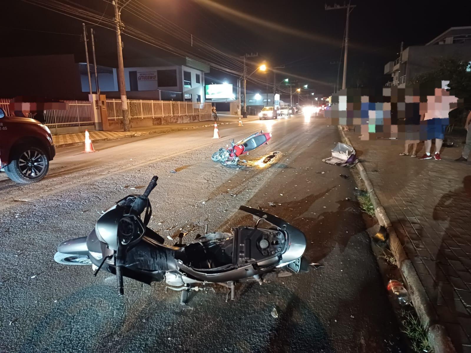 Grave acidente entre motocicletas deixa um morto e um ferido 