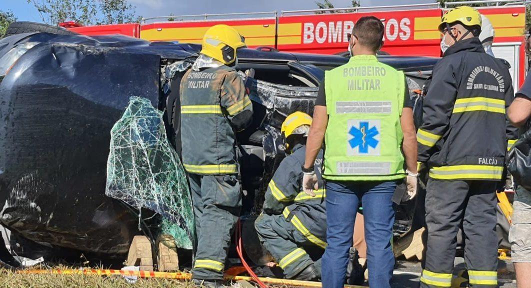 Grave acidente na BR-470 mobiliza bombeiros de três cidades